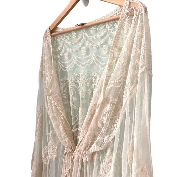Yaira Lace Kimono Cardigan in Size L/XL - Picture 5 of 9